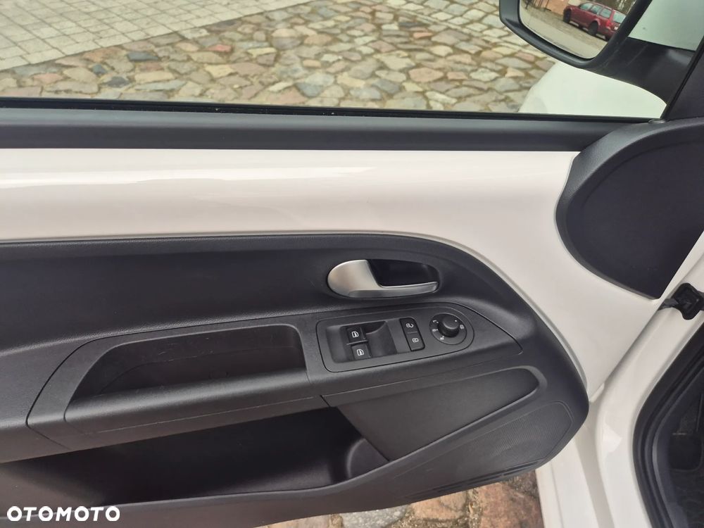 Volkswagen up! (BlueMotion Technology) move - 24