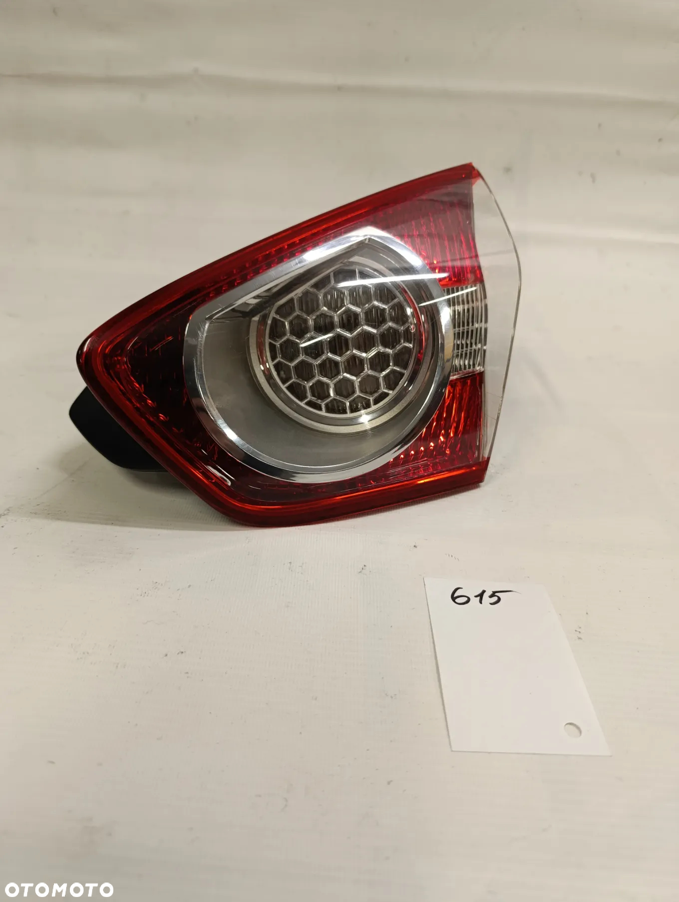 KUGA MK1 LAMPA LEWY TYŁ TYLNA W KLAPĘ - 2