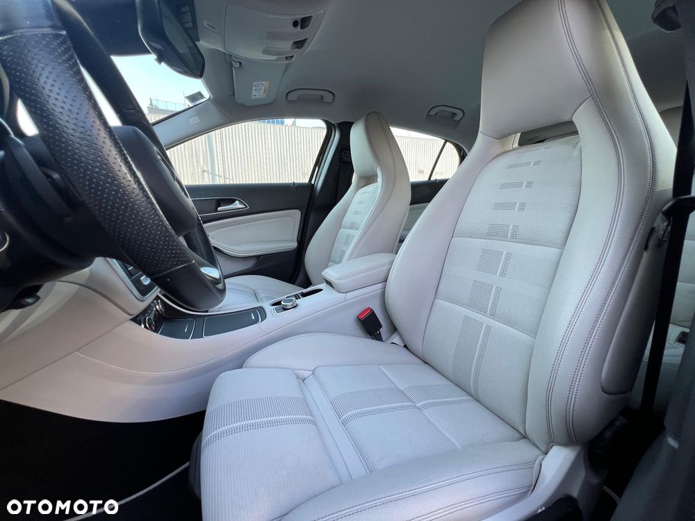 Mercedes-Benz GLA 200 7G-DCT Urban - 8