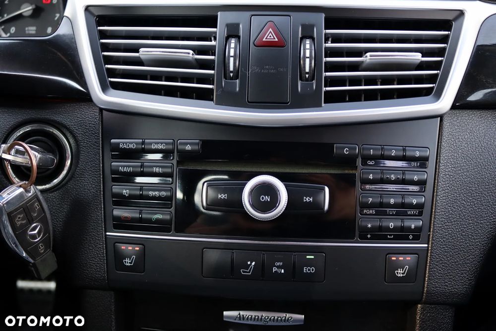 Mercedes-Benz Klasa E 200 CGI BlueEffICIENCY Avantgarde - 25