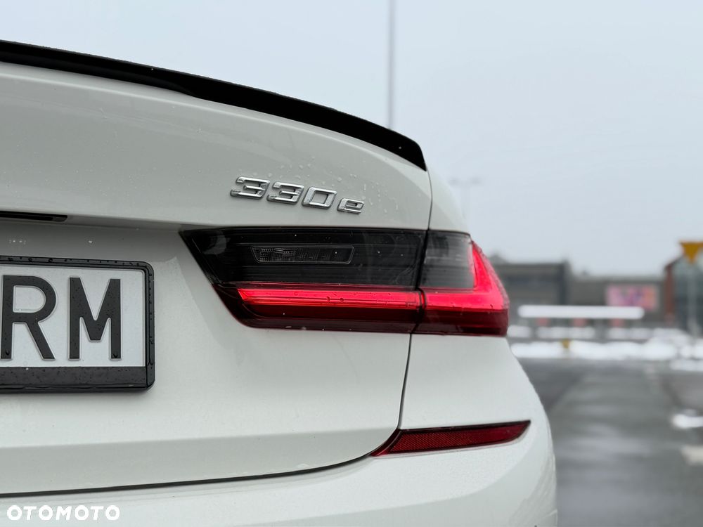 BMW Seria 3 330e M Sport sport - 22