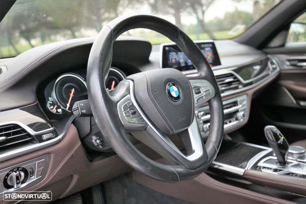 BMW 740 d xDrive Pack M Auto - 38