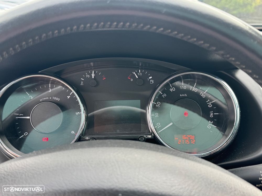 Peugeot 3008 1.6 HDi Executive — fotografia 17