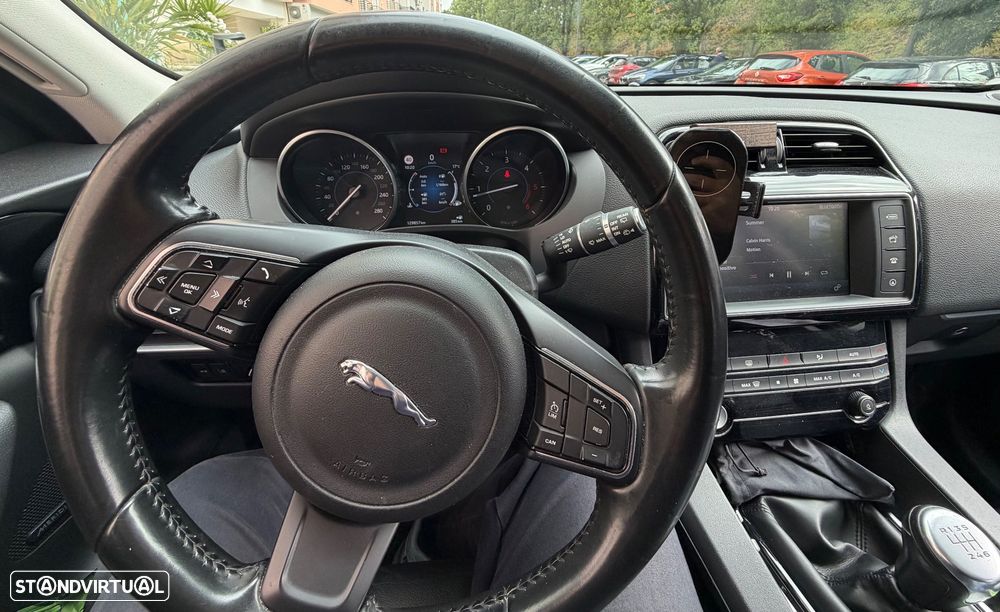 Jaguar F-Pace 2.0 i4D Prestige - 4