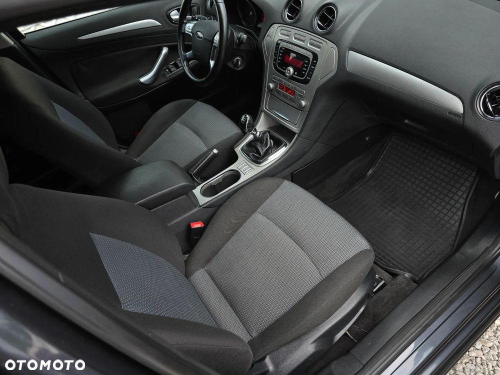 Ford Mondeo 2.0 TDCi Ambiente - 13