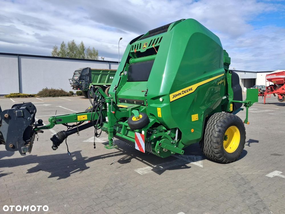 John Deere V451M - 1