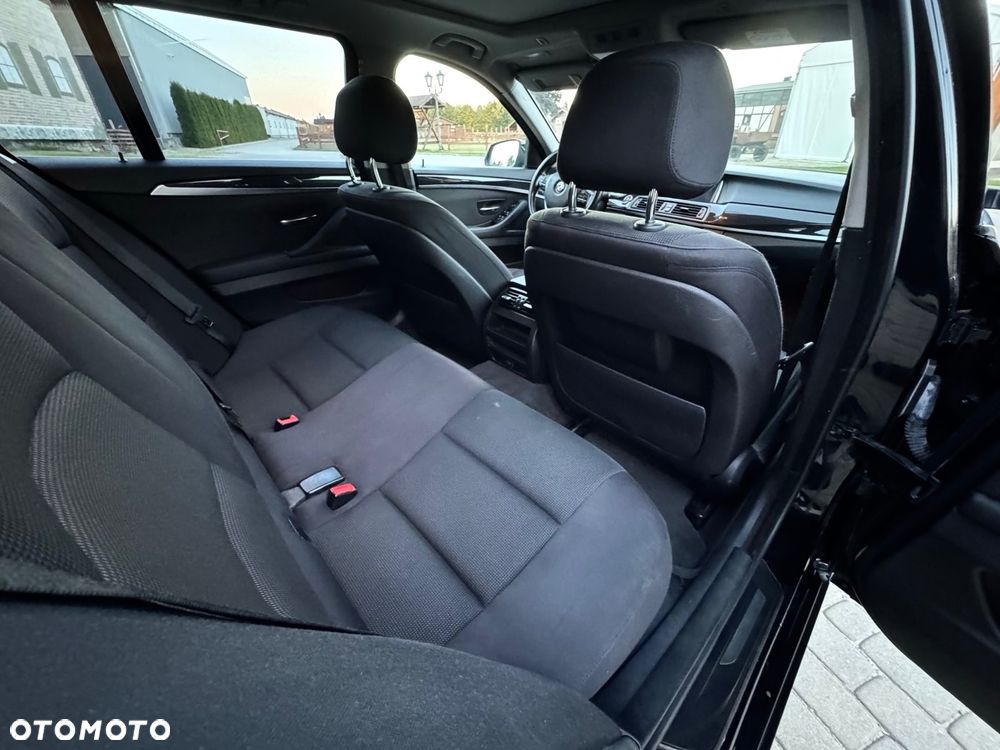 BMW Seria 5 520d - 25