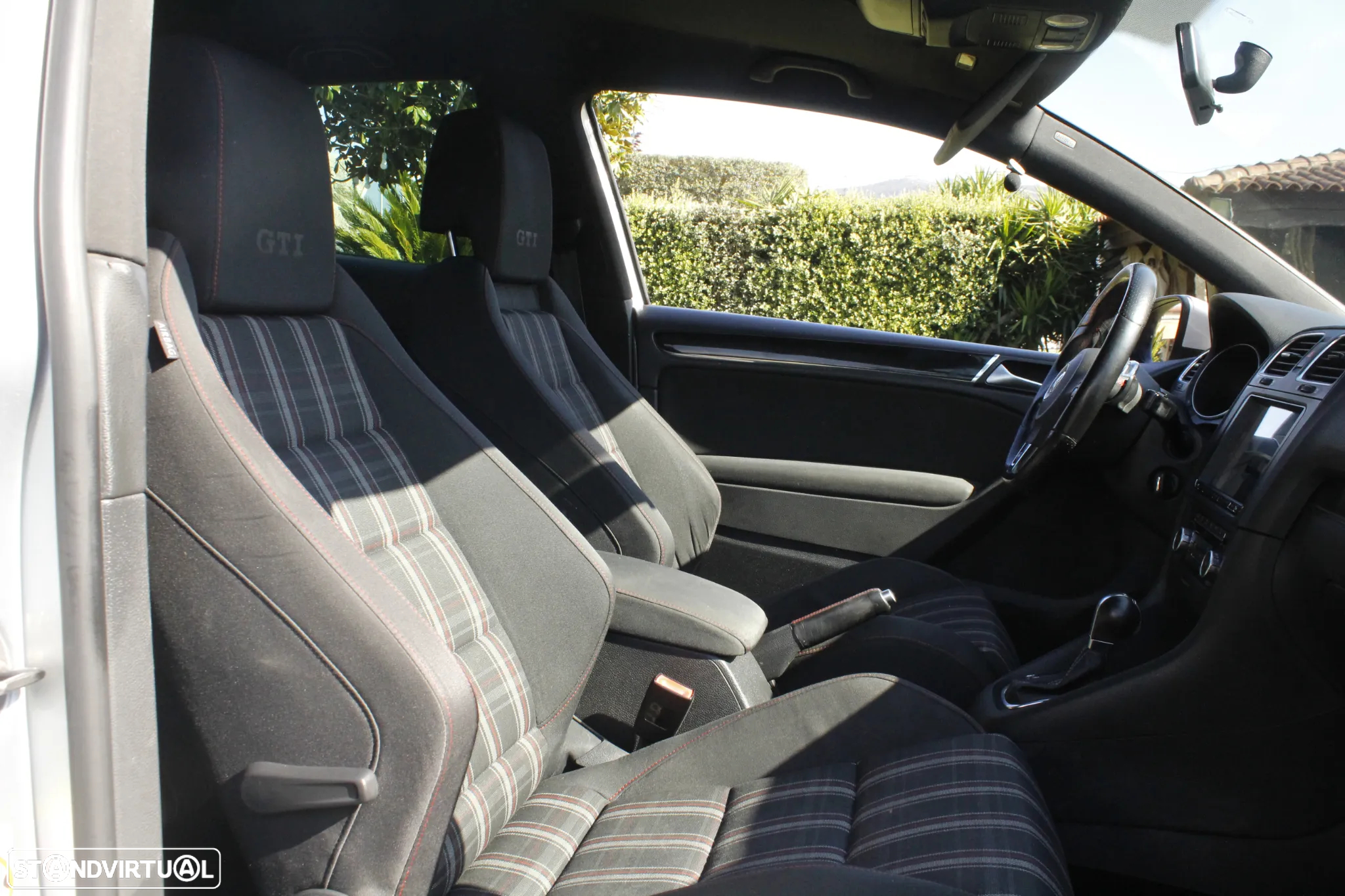 VW Golf 2.0 GTI DSG - 32