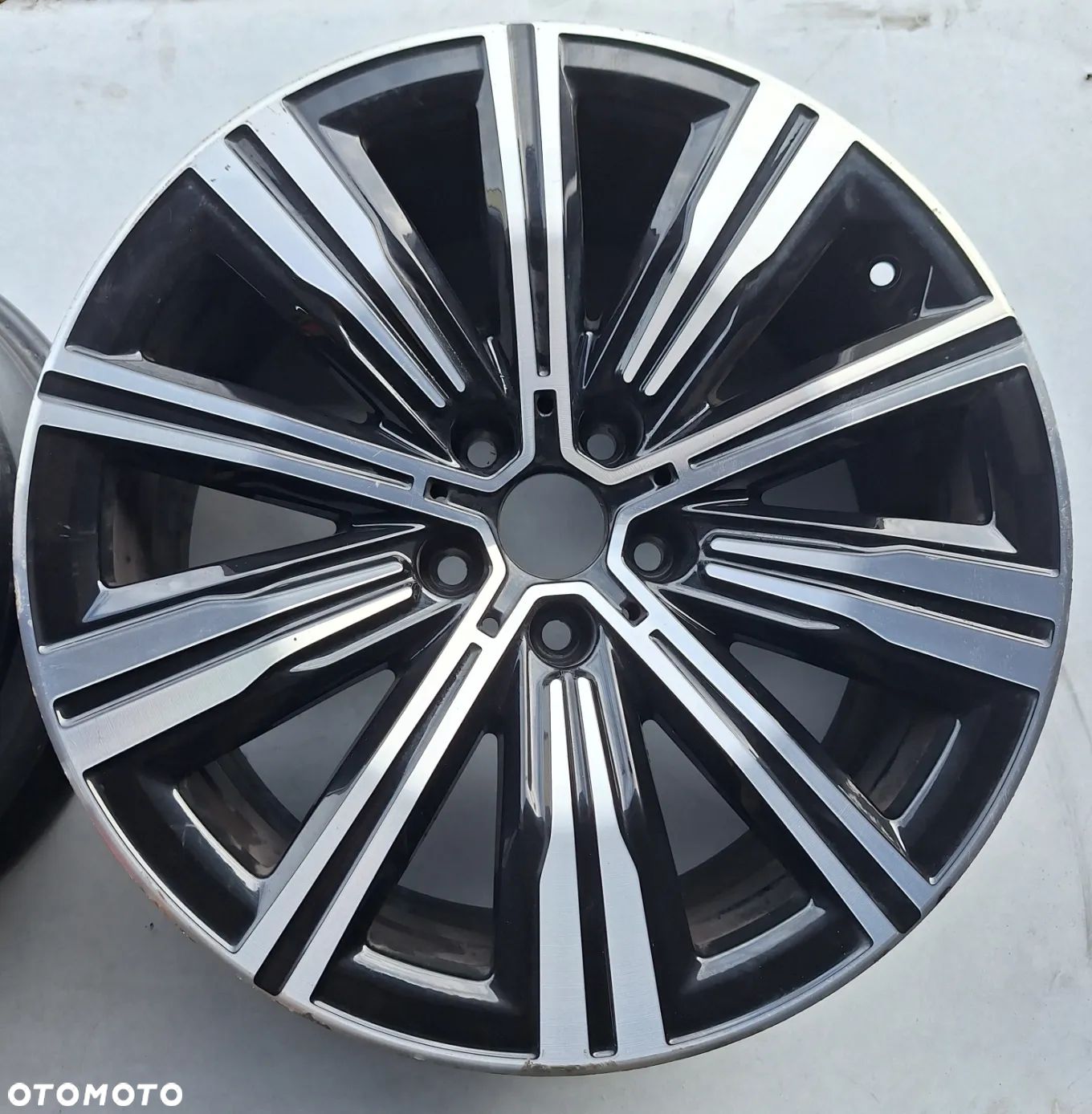 FELGA ALUMINIOWA BMW 3 G20/21 -6883524-18 CALI /5X112-ET25 - 1