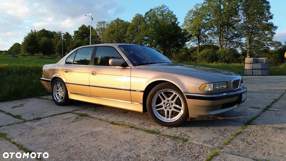 BMW Seria 7 740i - 5