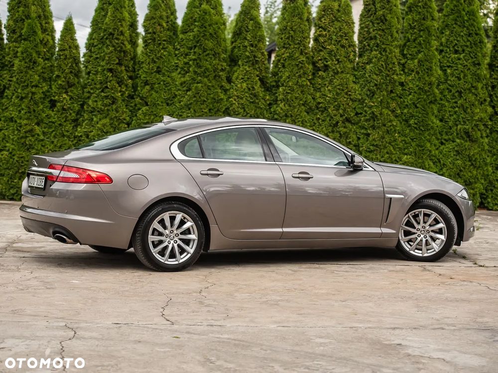 Jaguar XF - 14