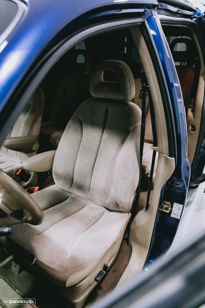 Chrysler Grand Voyager 2.5 CRD LX - 38