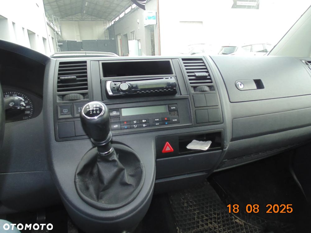 Volkswagen Caravelle - 5