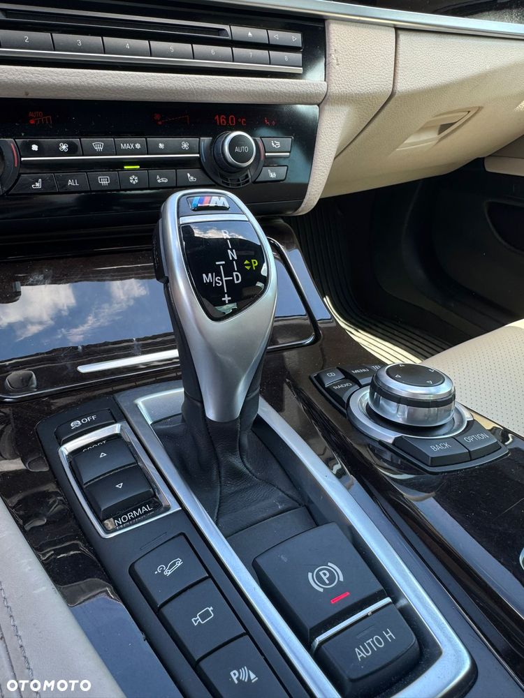 BMW Seria 5 550i xDrive Sport-Aut - 18
