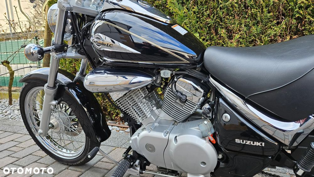 Suzuki Intruder - 32