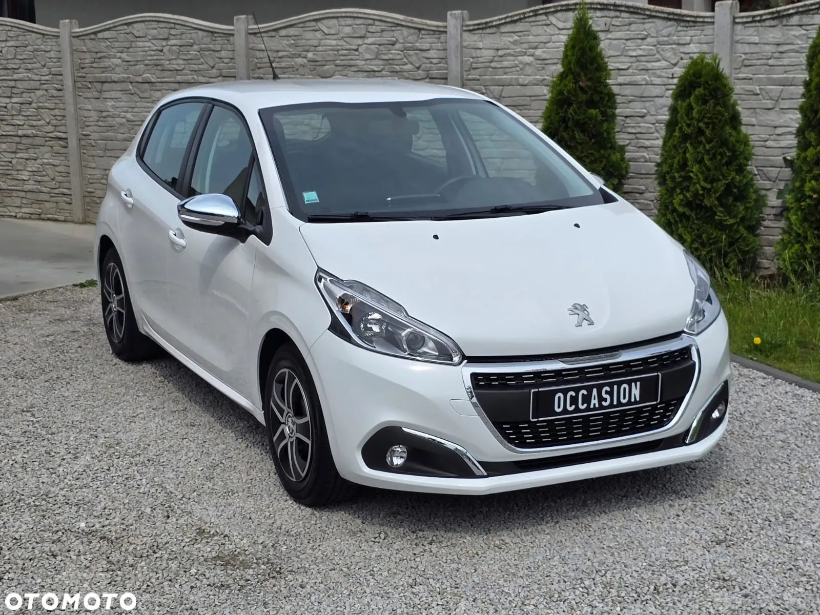 Peugeot 208 - 1