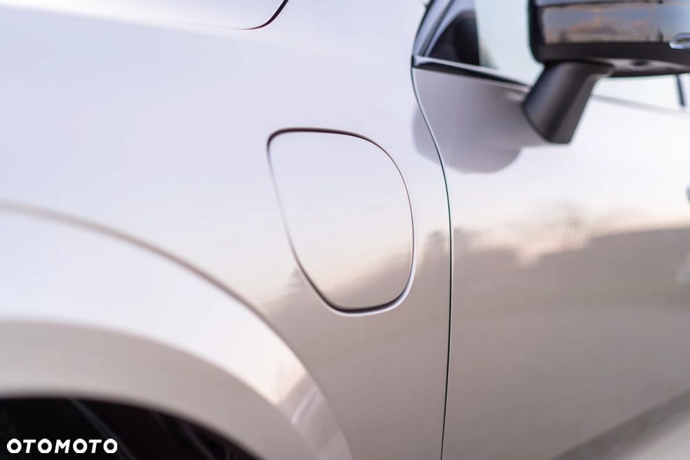 Volvo XC 60 T8 Plug-In Hybrid AWD Ultimate Dark - 33