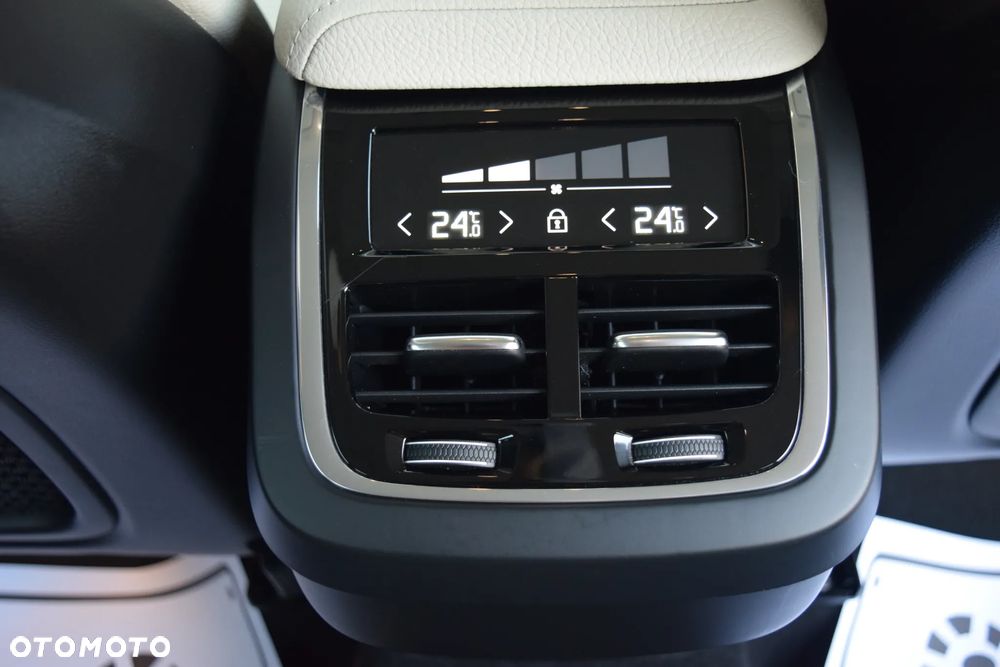 Volvo XC 60 D4 AWD Geartronic Momentum - 38