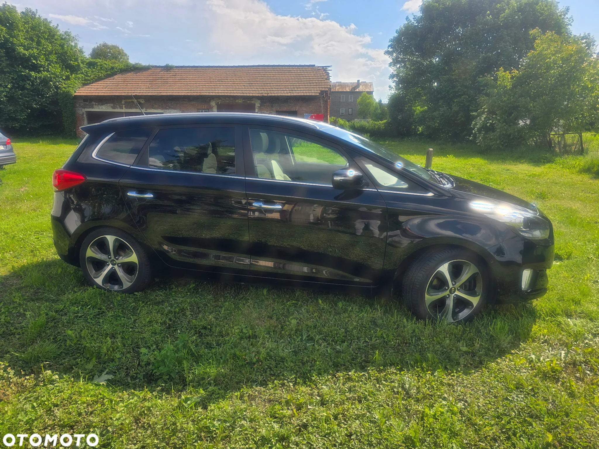 Kia Carens - 4