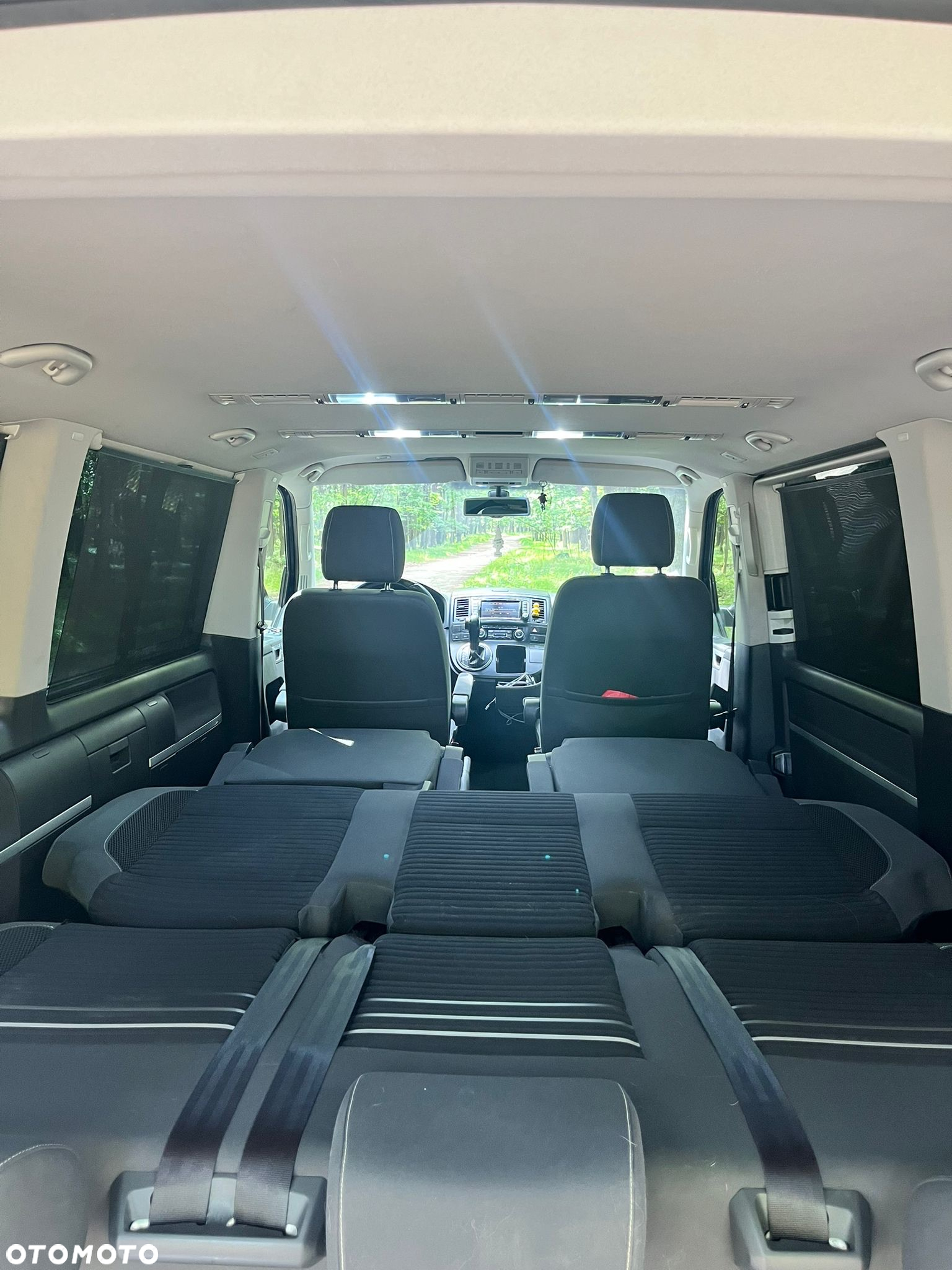 Volkswagen Multivan - 13