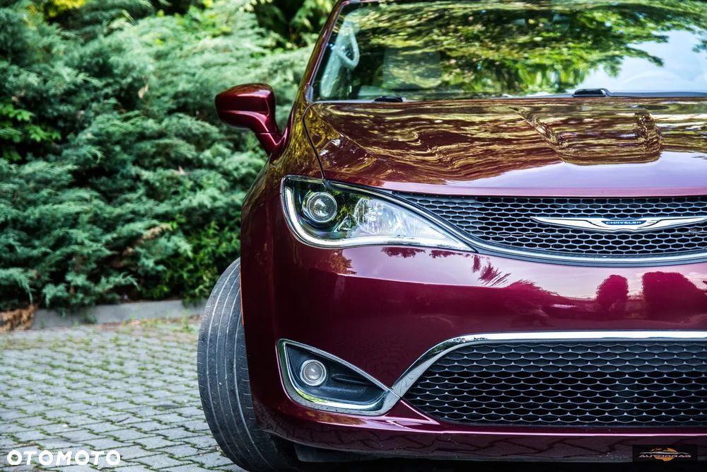 Chrysler Pacifica - 12