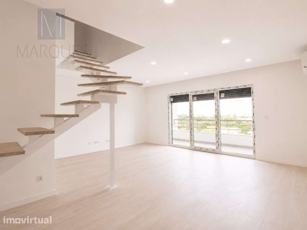 Apartamento T3 Duplex em Condomínio Privado com Varandas, Arrecadaç... - Grande imagem: 2/29