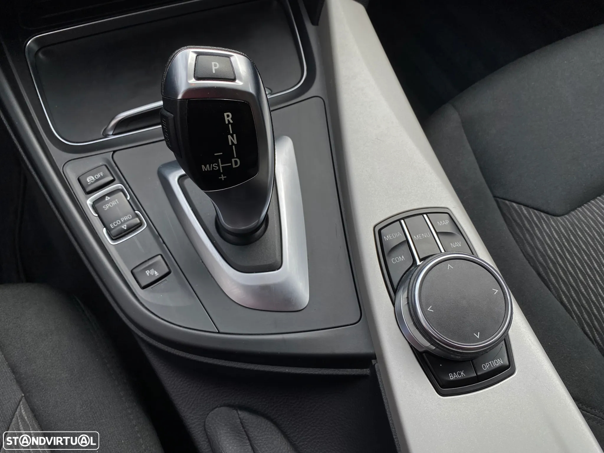 BMW 320 d Touring xDrive Auto - 24