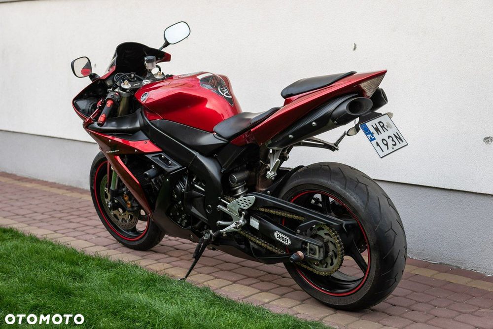 Yamaha R1 - 4