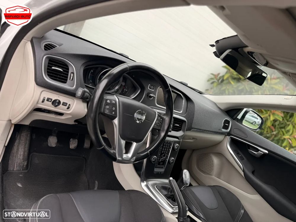 Volvo V40 D2 Momentum - 9