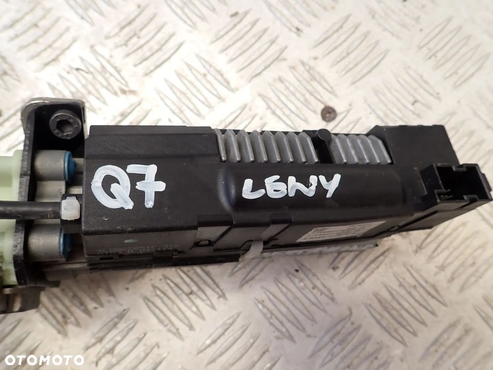 ELEKTRYCZNY SIŁOWNIK KLAPY 4L0827851E , 4L0827851F, 4K5827851B, 8K9827851 - 8