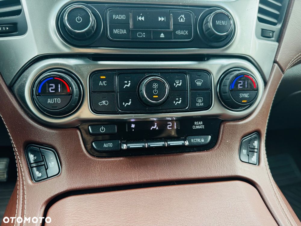 Chevrolet Suburban - 12