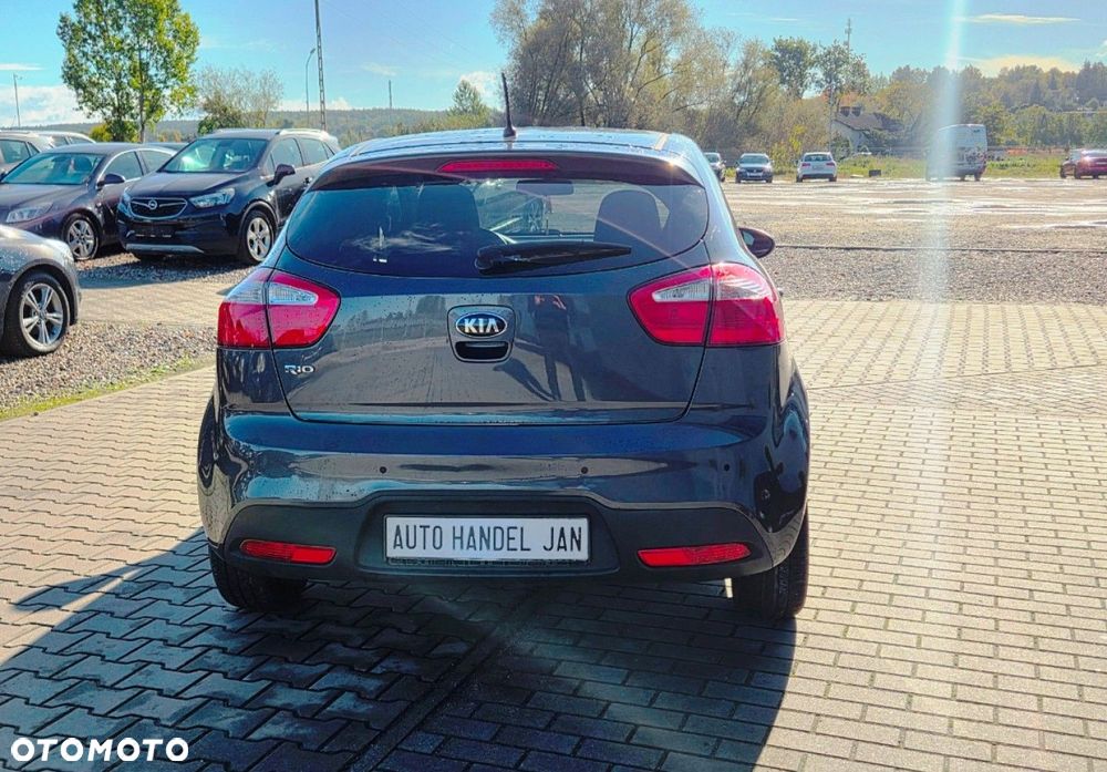 Kia Rio - 16