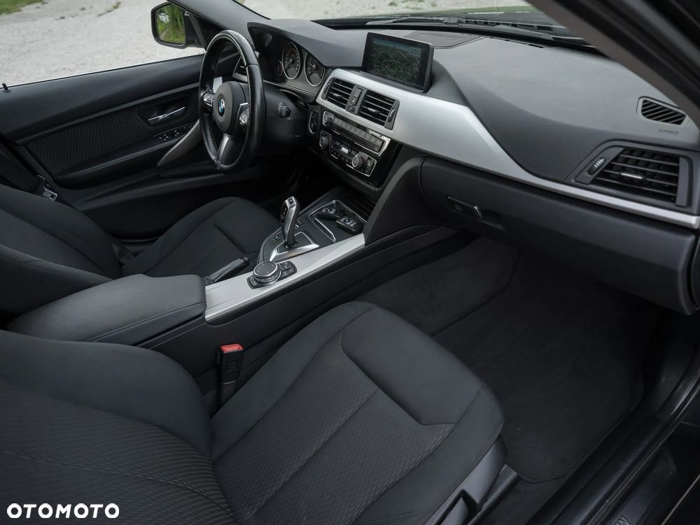 BMW Seria 3 318d Luxury Line - 31