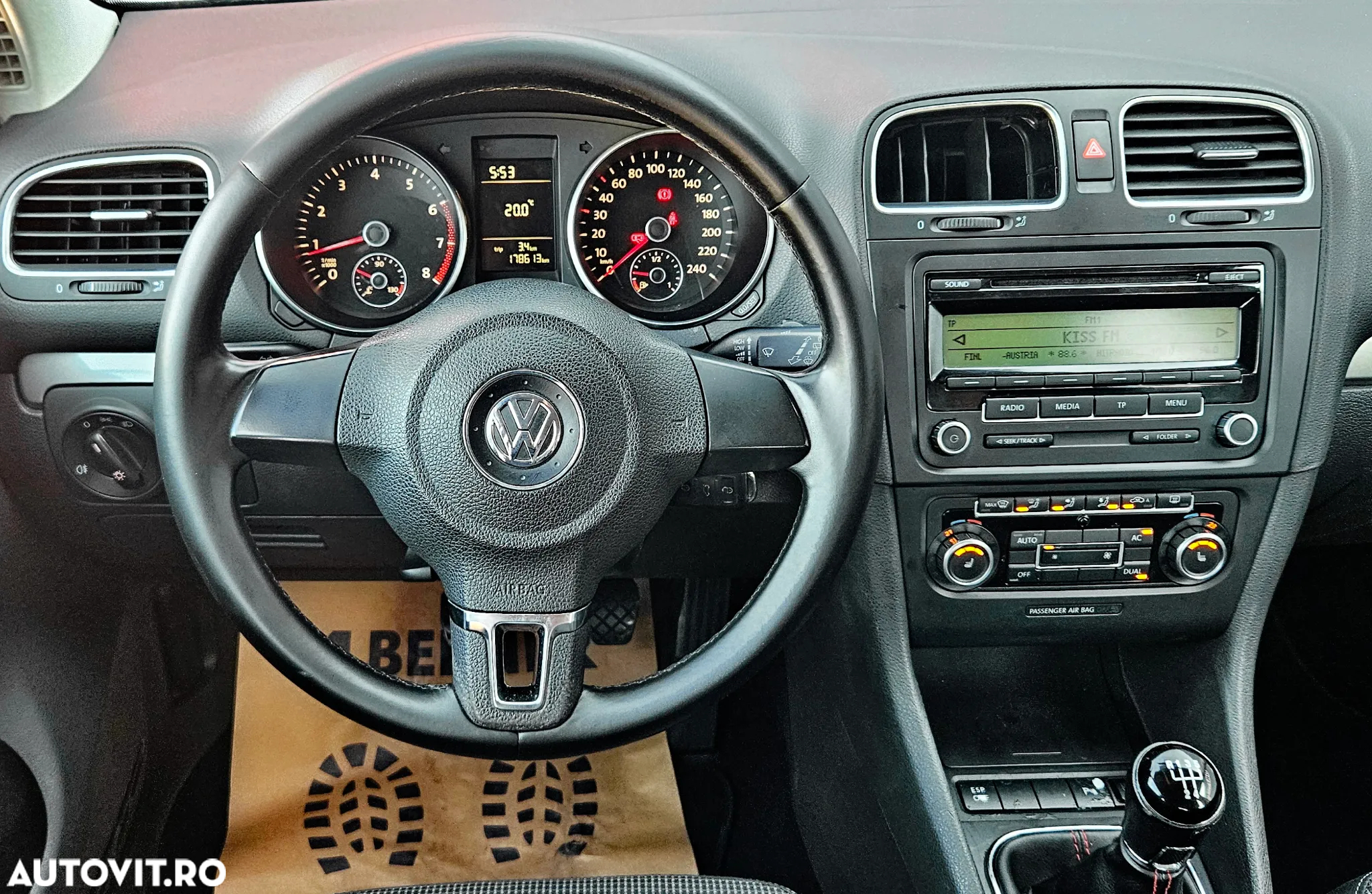 Volkswagen Golf - 17