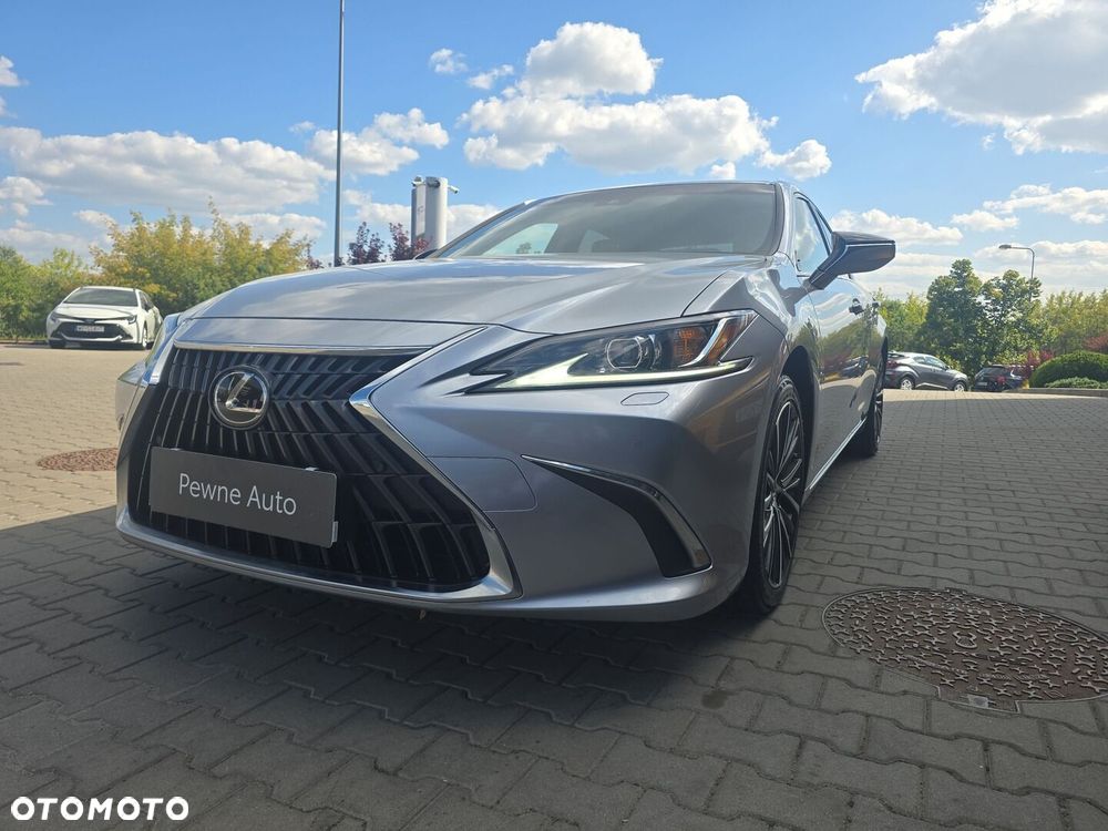 Lexus ES 300h Business Edition - 23