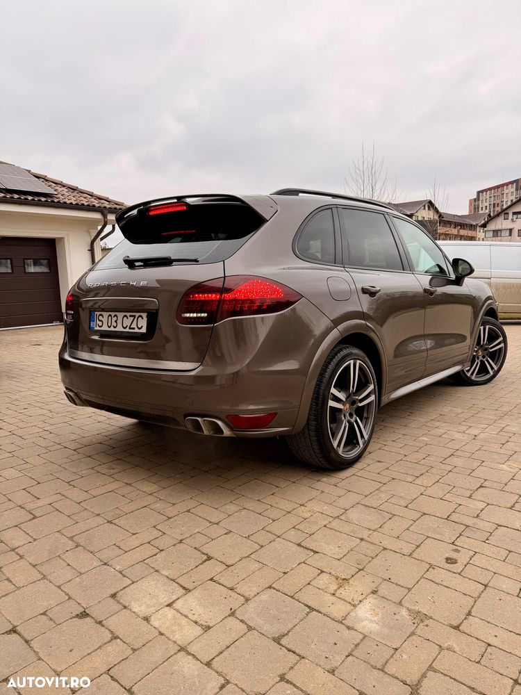 Porsche Cayenne - 5