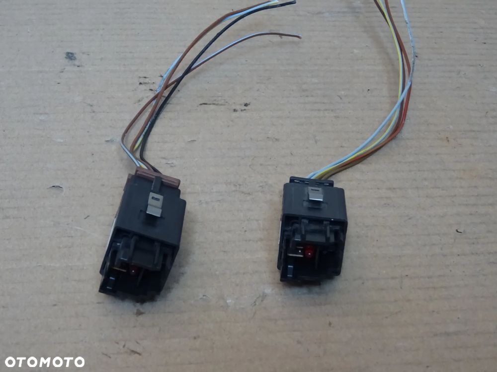 WŁĄCZNIK PRZYCISK KLAPY ELEKTRYCZNEJ OPEL VECTRA C KOMBI  wiązka wtyczka - 13
