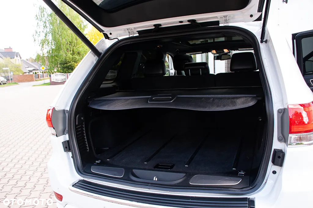 Jeep Grand Cherokee - 24