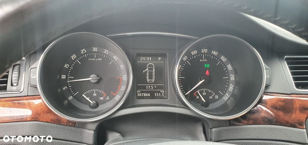 Skoda Superb 2.0 TDI Business DSG - 11