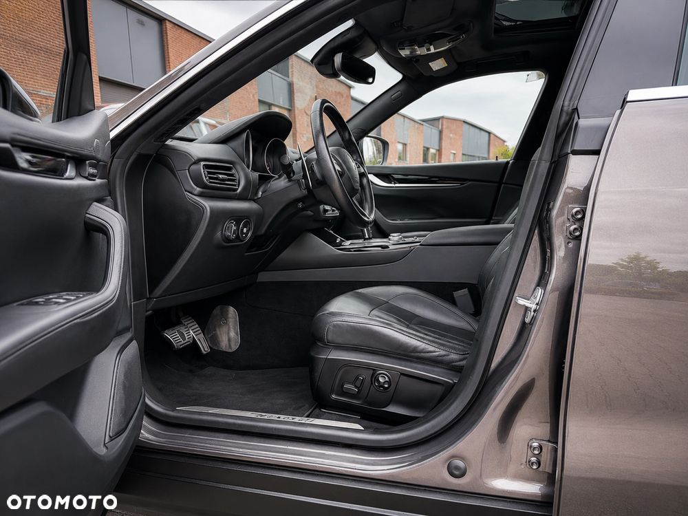 Maserati Levante - 12