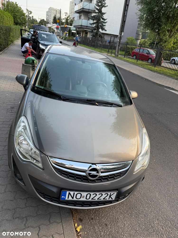 Opel Corsa 1.4 16V Cosmo - 4