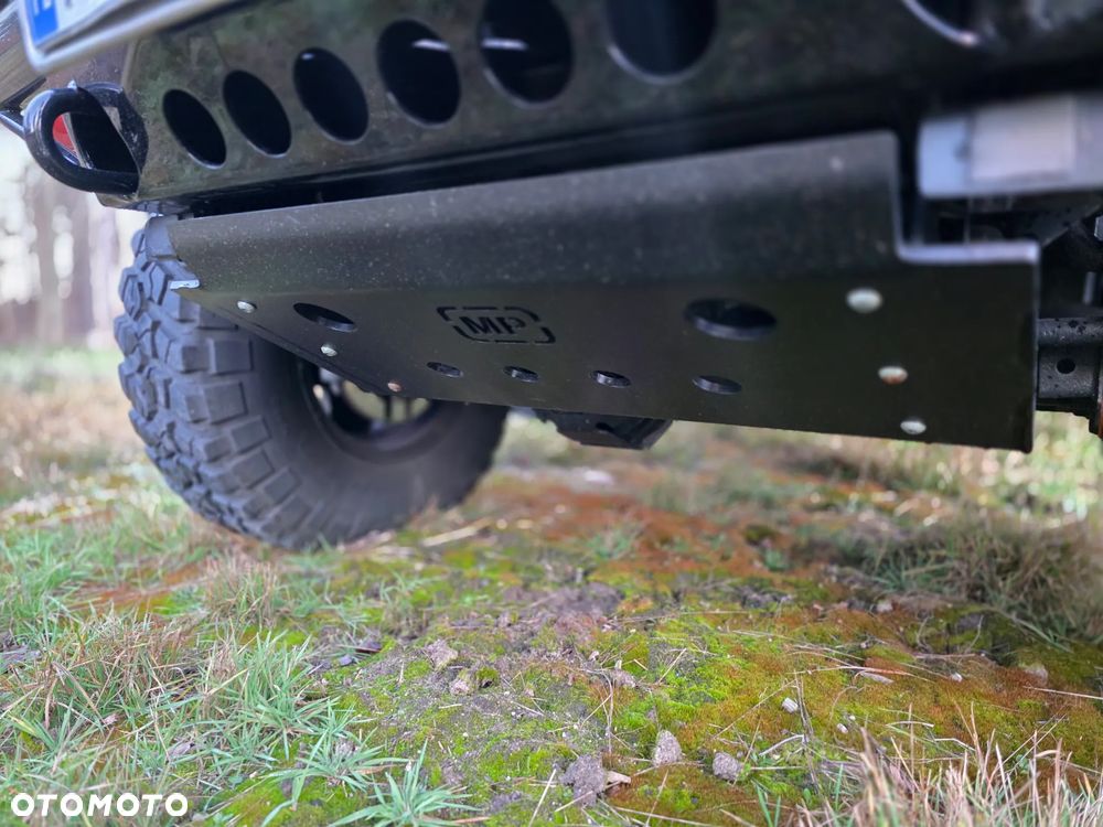 Land Rover Defender - 36