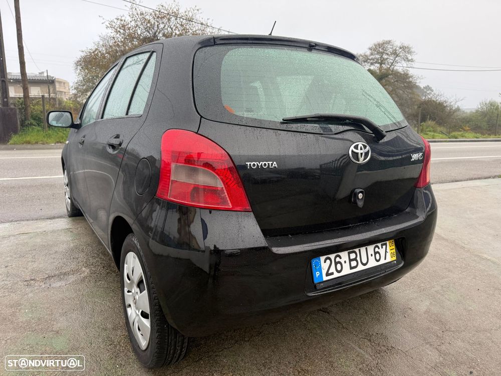 Toyota Yaris 1.0 Sol AC - 10