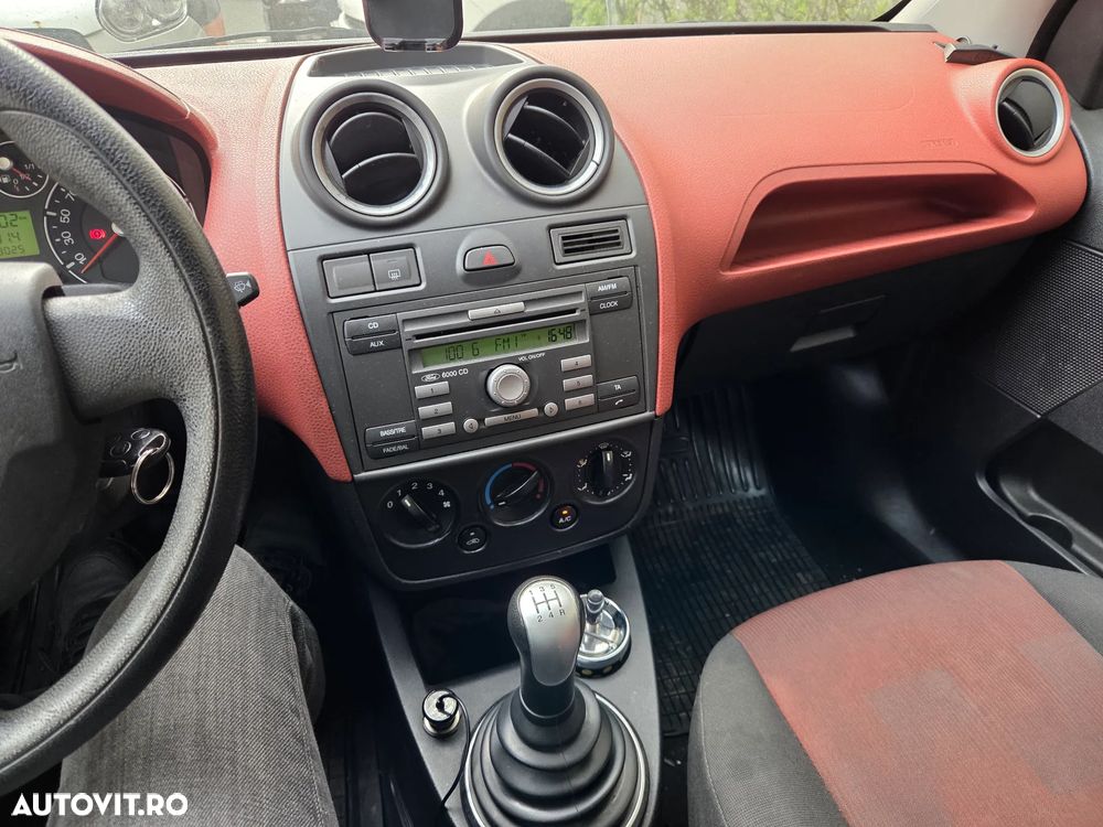 Ford Fiesta - 10