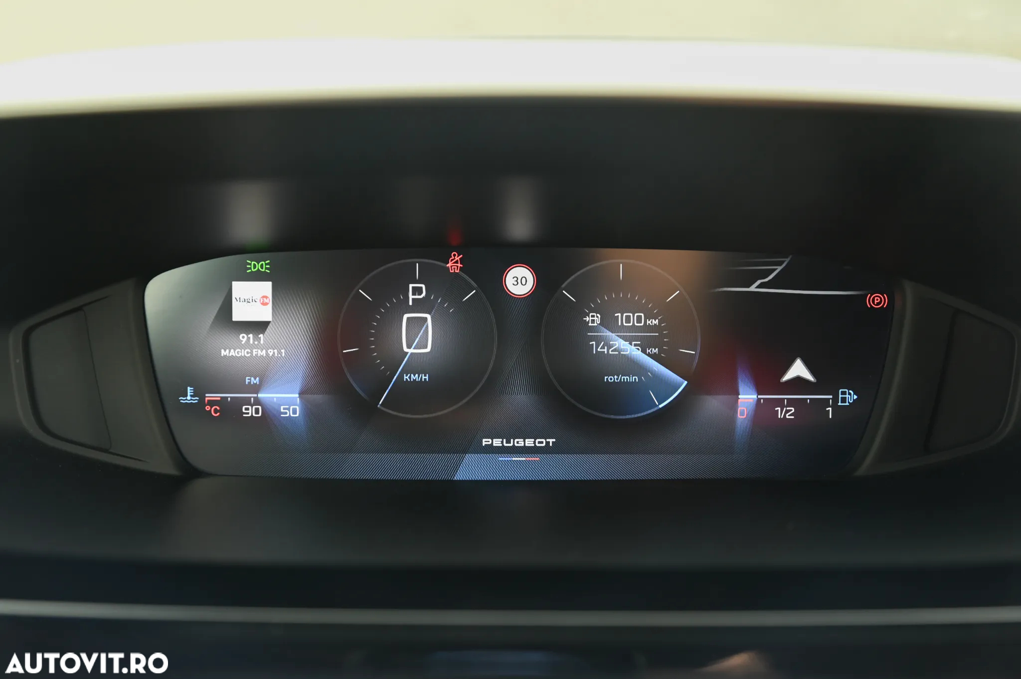 Peugeot 308 1.2 L PureTech Turbo S&S EAT8 Allure Pack - 11
