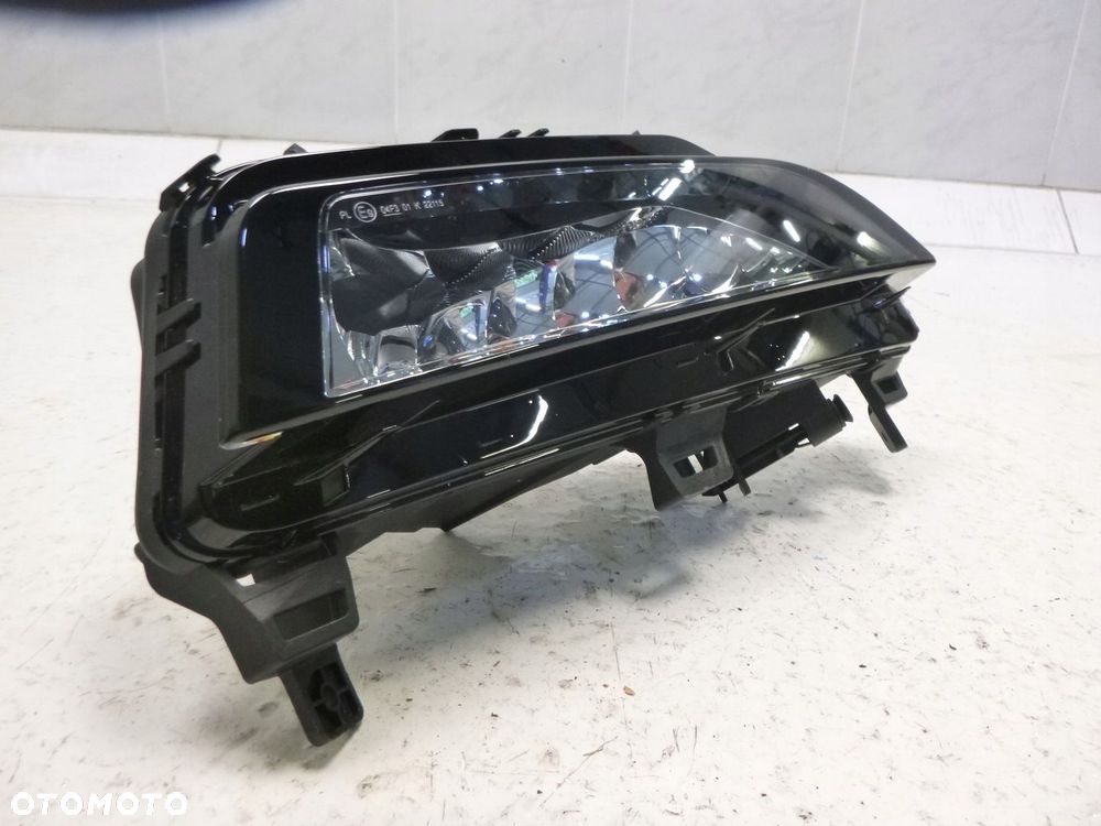 SKODA OCTAVIA 4 HALOGEN LAMPA DRL LED PRAWY PRZÓD - 7