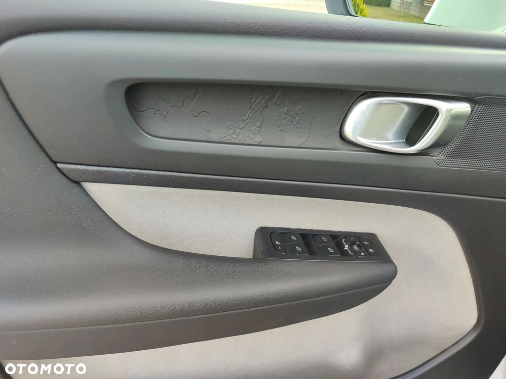 Volvo XC 40 T3 Momentum - 25