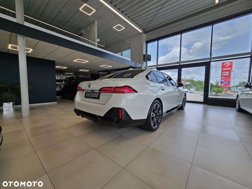 BMW Seria 5 520i mHEV M Sport - 6