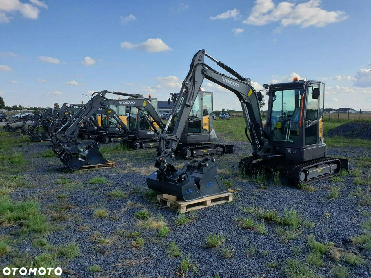 Volvo ECR40F KLIMATYZACJA NOWA DOSTĘPNA OD RĘKI, SZYBKOZŁĄCZE, DŁUGIE RAMIĘ, OBRÓT W OBRYSIE, ŁYŻKI: 300, 600, 1200MM SKARPOWA HYDRAULICZNA STEROWANA Z JOYSTICKA - 40