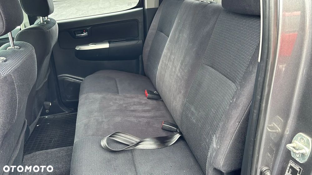 Toyota Hilux 4x4 Double Cab Life - 20